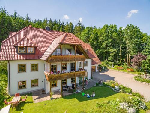Altenkunstadt Apartment | Pet-Friendly Escape at Eulenberghof Kraus - Rated 8.9/10
