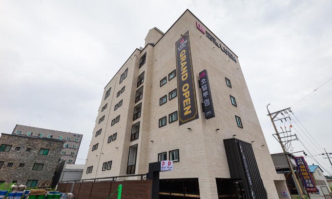 Eumseong Hotel | Discover Eumseong Hotel Luem: Hot Tub & Breakfast Included