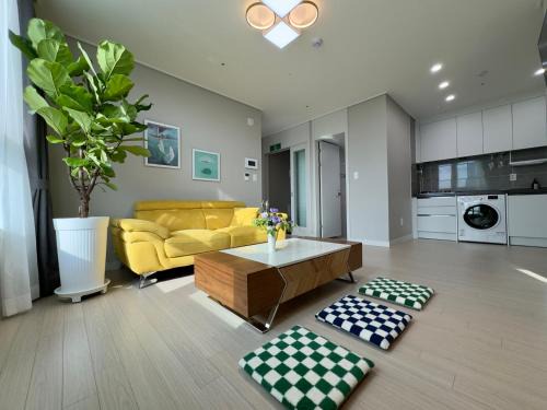 Bongmyeong-dong Apartment | Eunhasu D&M Residence Banjjag4