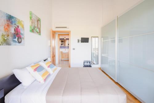 Zona XXIV Fonte Ostiense Apartment | EUR Moravia Panoramic Attico with Terrace for 5 Guests