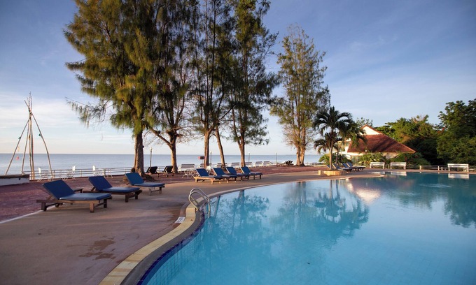 Cha-am Hotel | Budget-Friendly Getaway at Eurasia Cha-Am Lagoon Hotel