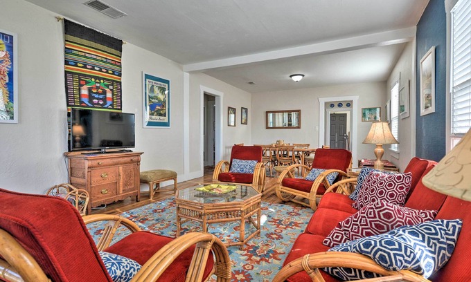 Eureka Cottage | Ideal Eureka Cottage Steps from Sequoia Park & Old Town