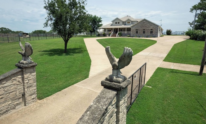 Eagle Rock House | Relaxing Oasis Near Branson Zoo with Private Pool & Hot Tub