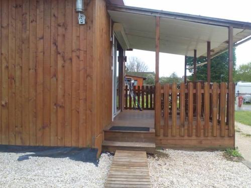Inor Ski Chalet | Discover eurl de l'écluse: Family-Friendly with Dining