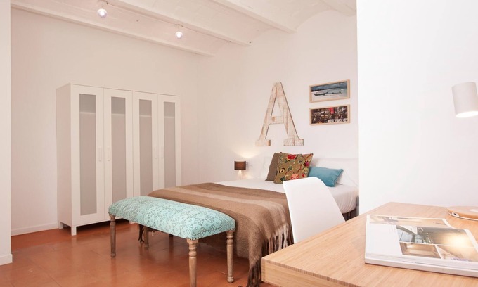 El Port Apartment | Inviting Europa Fira Penthouse with Terrace & Spa Access