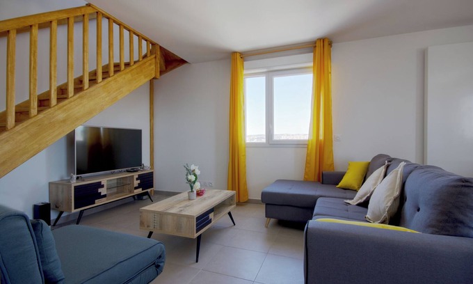 Les Crottes House | Inviting EUROMED 2 SO BLUE: Accessible Stays with Breakfast