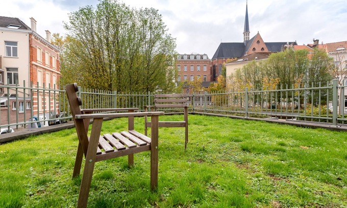Upper Town Apartment | Stylish Europea EU Parliament Terrace Residence Awaits You