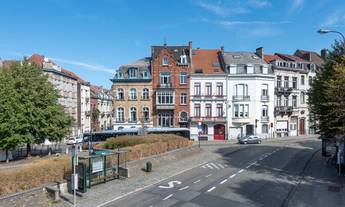 Wijk van de Squares Apartment | Indulge at Europea Newton Boutique Hotel with Spa & Breakfast