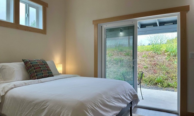 Newberg Cottage | Discover Dundee: Your Cottage Retreat in Oregon Wine Country