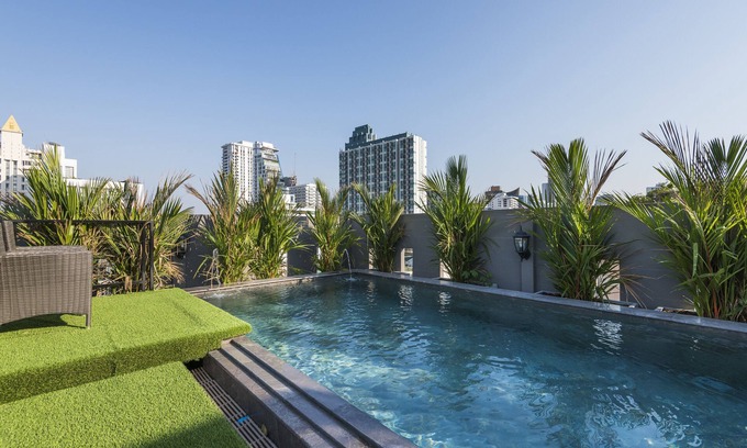 Khlong Tan Nuea Apartment | Elegant 2BR Retreat with Pool Access and Pet-Friendly Perks