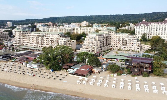 Golden Sands Apartment | Idyllic Europroperties Zlatna Kotva Apartments with Pool & Views