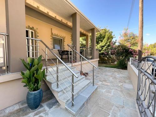 Fourka House | Pet-Friendly Eva's Summer House with a 9.5/10 Review Score