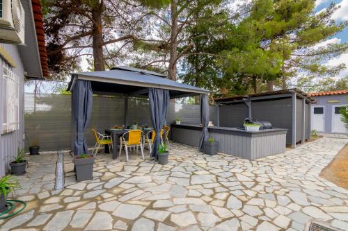 Alexandroupoli House | Evaggelia's Summer Resort: Ideal for Families and Pets