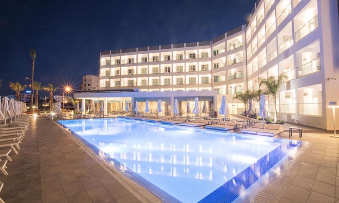 Protaras Hotel | Beautiful Evalena Beach Hotel with Oceanfront Pool & Spa
