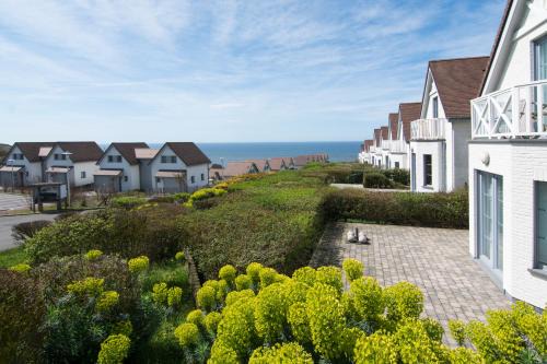 Equihen-Plage Apartment | Pet-Friendly Evancy Equihen-Plage with Oceanfront Views