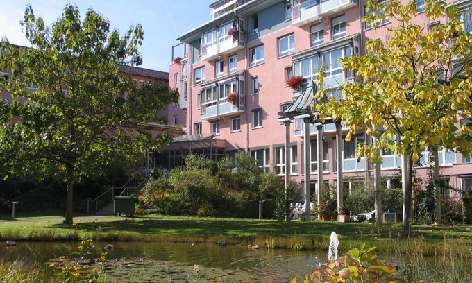 Rosenberg Bed & Breakfast | Comfortable Stay at Evangelische Diakonissenanstalt Stuttgart