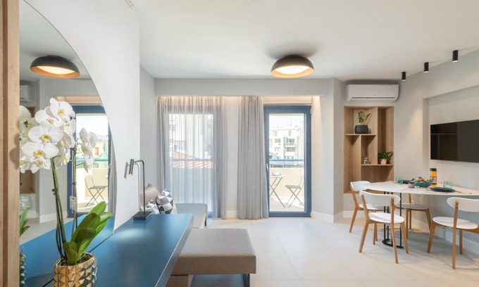 Heraklion Apartment | Evans Apartment: Child-Friendly 4-Star Escape, Rated 9.7