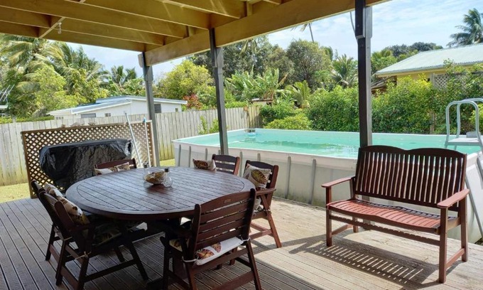 Rarotonga House | Beachfront Oasis: Eve and Sandys Holiday Home Awaits You