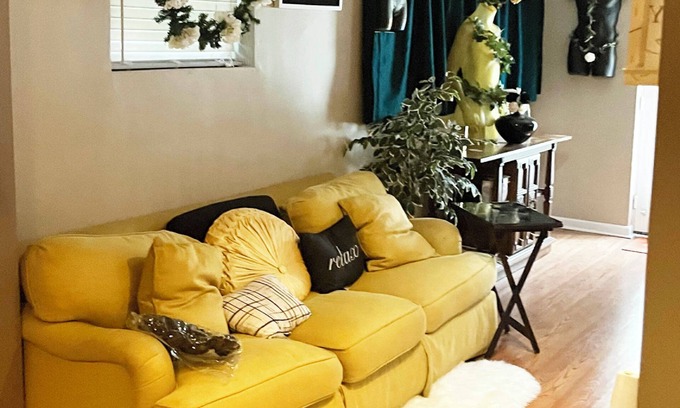 Belmont Apartment | Artistic Eve's Garden Loft - Pet & Child Friendly Escape!