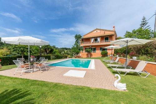 Limni Apartment | Even Ezer: Private Pool Retreat for Family Fun