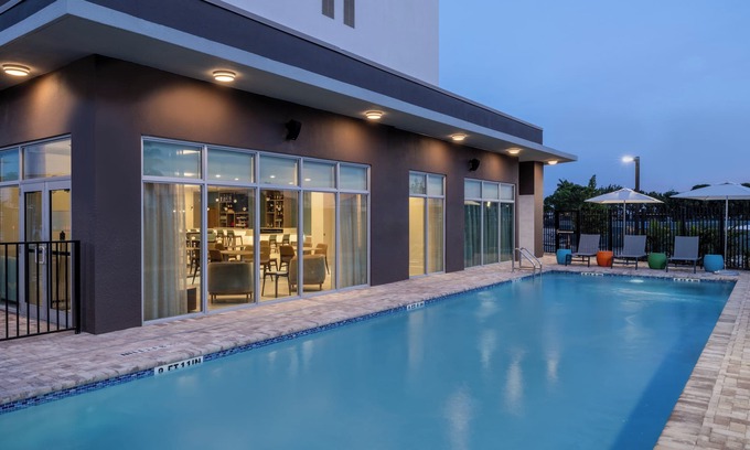 Ludlam Hotel | Family-Friendly EVEN Sweetwater Doral in Vibrant Doral