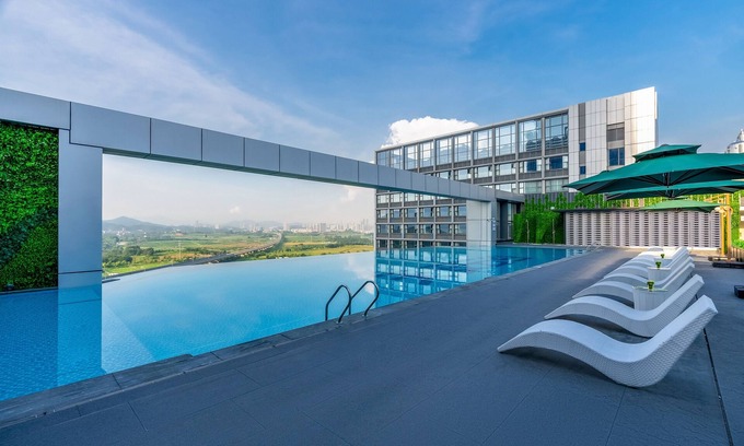 Dongguan Hotel | Top-Rated EVEN Hotels Shenzhen Guangming Cloud Park Stay