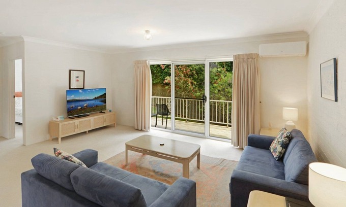 Avoca Beach Apartment | Ocean View Retreat: Guest Rated 10/10 with Breakfast Included