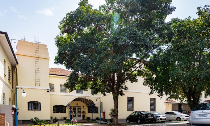 Ipiranga Hotel | Explore Eventos & Hospedagem Sagrada Família with Family-Friendly Amenities