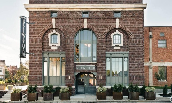 Tyler Park Apartment | Inviting Everett Business Suite at The Bellwether Hotel