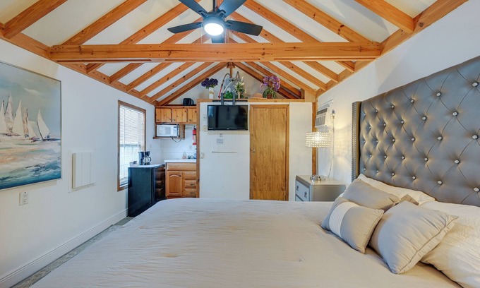 Everglades City Apartment | Cozy Everglades City Cabin with Boat Slip & Ocean Views