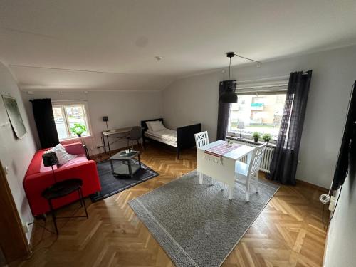 Ovanaker Municipality Apartment | Family-Friendly Retreat at Everglow Living Awaits You
