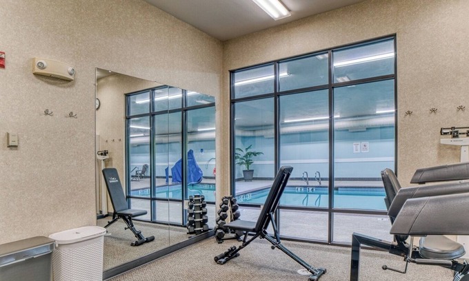 Monroe Hotel | Relax at Evergreen Inn and Suites with Pool & Spa Access