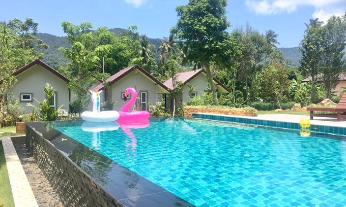 Ko Chang Hotel | Cozy Evergreen Kohchang Resort with Pool & Family Amenities