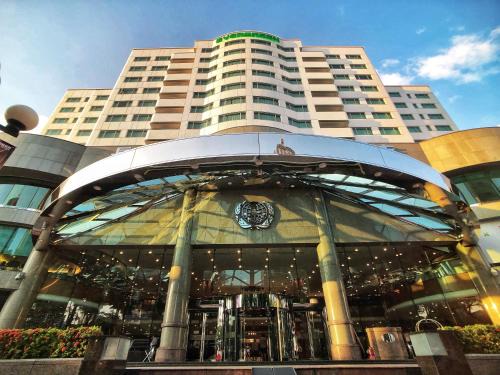 Xitun District Hotel | Elegant Evergreen Laurel Hotel in Taichung with Pool Access