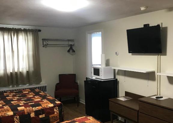 Town of Scriba Hotel | Inviting Evergreen Motel - 4-Star Stay with Family-Friendly Amenities