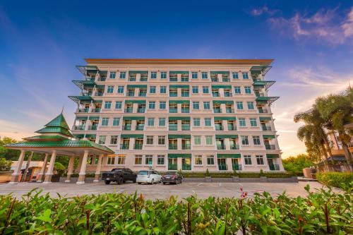 Ban Pa Yang Hotel | Discover Evergreen Suite Hotel: Family-Friendly Retreat
