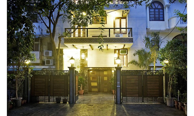 Defence Colony House | Discover Evergreen Suites Defence Colony with Spa & Breakfast