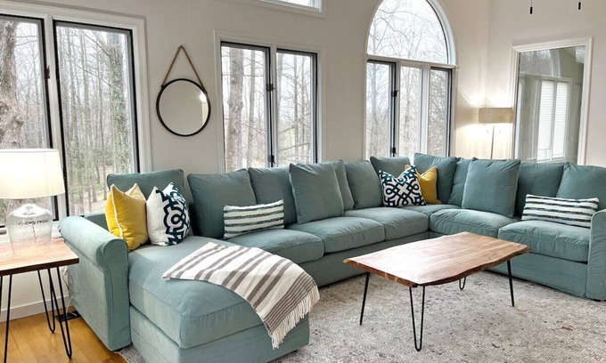 Afton House | Pet-Friendly Everley Whole Property with Fantastic Amenities