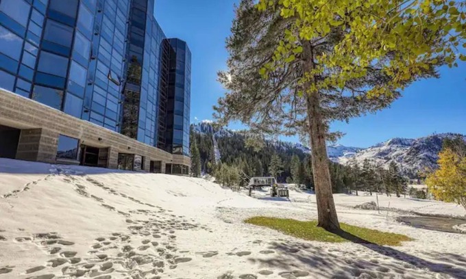 Olympic Valley Resort | Cozy Everline Resort and Spa - 1 Bedroom Fireplace Suite