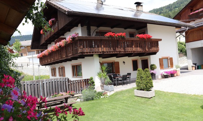 Villa Apartment | Wake Up to Majestic Mountain Views in South Tyrol