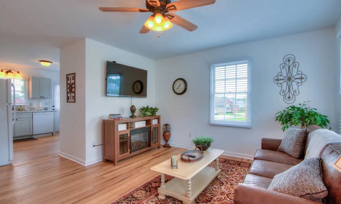 Johnson City House | Experience Unmatched Comfort at This JC Hotspot