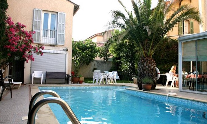 Sud Hotel | Everything You Need For The Perfect Vacation! Outdoor Pool, Pets Are Welcome!