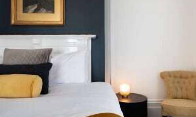 Launceston CBD Apartment | Top Amenities Await at Elphin: Parking & Wi-Fi Included