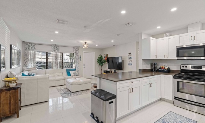 West Little River House | Everything You Need for Comfort!