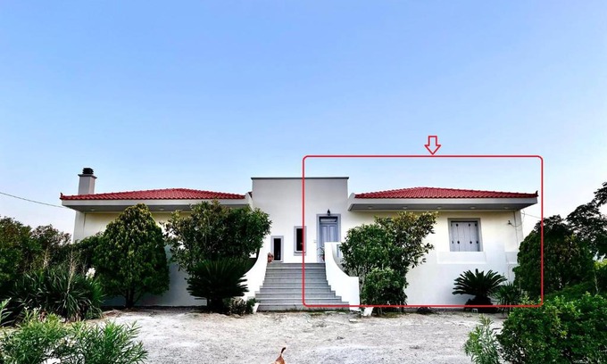 Myrina House | Experience EvgatisBeach Loyskoy 2: Oceanview & Pet Friendly