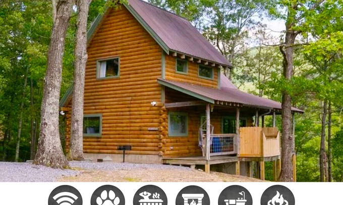 Townsend Cabin | Evie's Mountain Castle: Pet-Friendly Retreat with Hot Tub