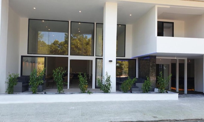 Xylokastron Hotel | Discover Evita Blue: 4-Star Retreat with Pool & Dining