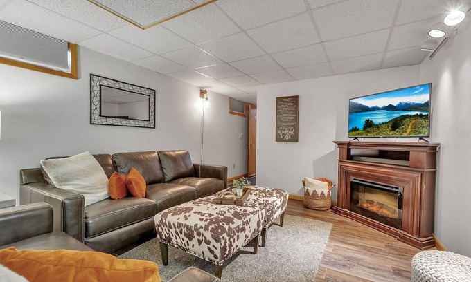 Ellicottville Apartment | EVL Hideaway: Pet-Friendly Retreat with Game Room & Hot Tub