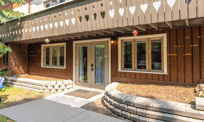 Val David Ski Chalet | Discover Evora: Pet-Friendly Retreat in Val-David, 9.8 Rated