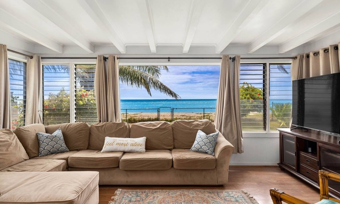 Ewa House | Beachfront Ewa Cottage: Ocean Views & Child-Friendly Stay